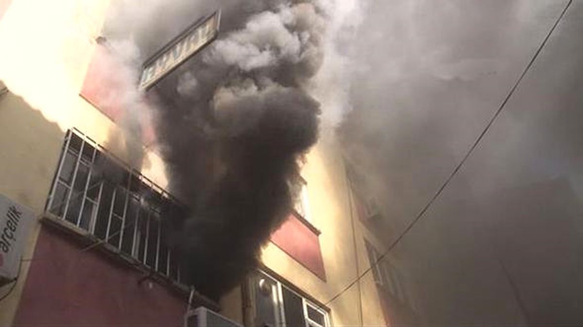 Karaköy'de Yangın Paniği! Olay Yerine Çok Sayıda İtfaiye Sevk Edildi
