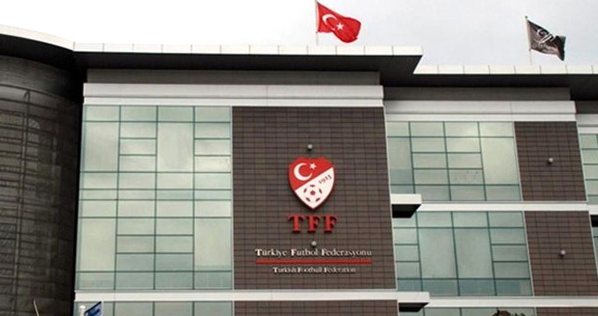 PFDK, Beşiktaş ve Trabzonspor'a Taraftarlar Olayları Nedeniyle Ceza Verdi