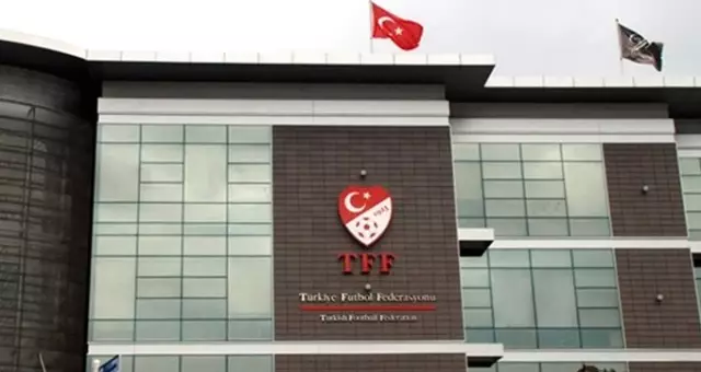 PFDK, Beşiktaş ve Trabzonspor'a Taraftarlar Olayları Nedeniyle Ceza Verdi