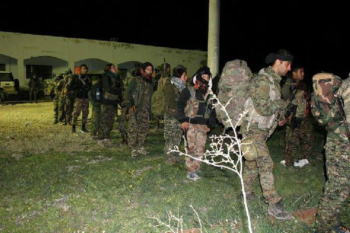 Rakka Yakınlarına Havadan İndirilen ABD Askerleri ve YPG'lilerin Fotoğrafları Yayınlandı