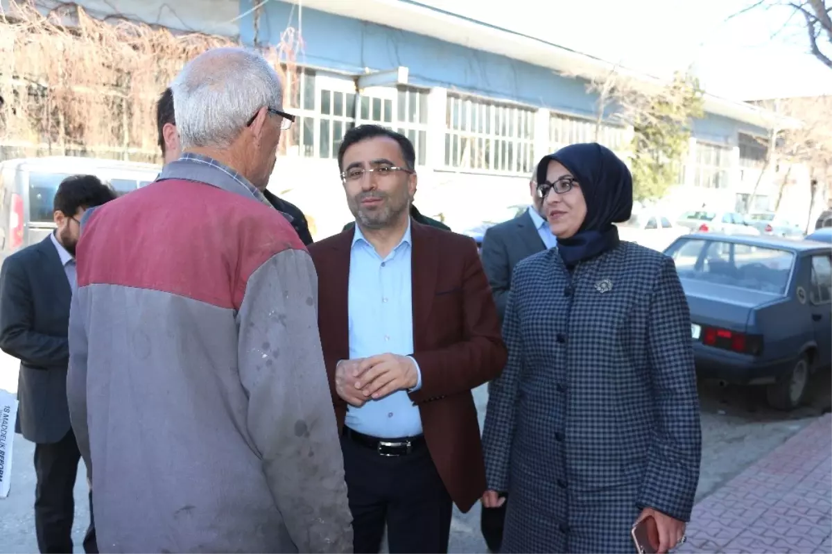 AK Parti Heyeti Meram'da Referandum Çalışmalarını Sürdürdü