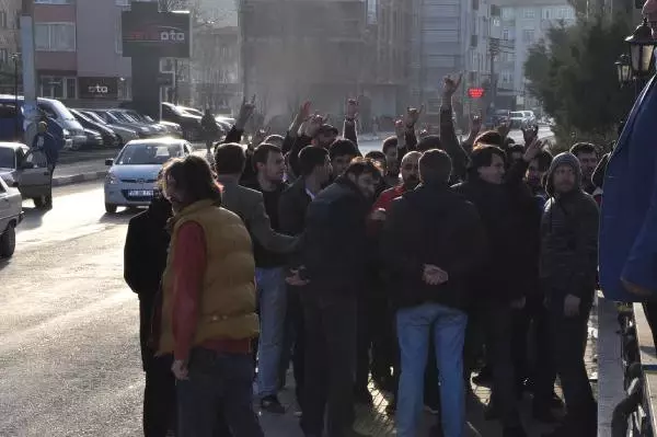 Bartın'da Ümit Özdağ'a Protesto Bartın'da Ümit Özdağ'a Protesto