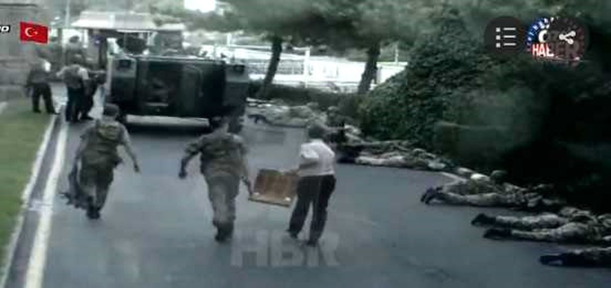 Darbeci Komutanlar Halka Ateş Açan Askerlere Mühimmat Taşımış