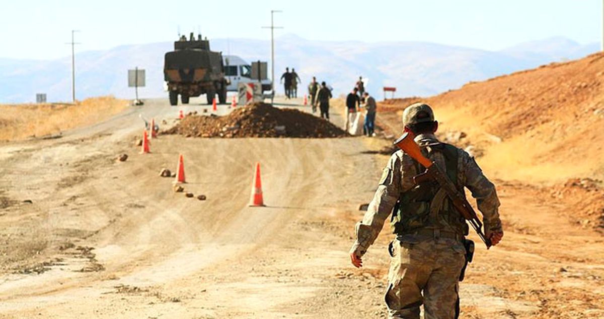 Hakkari'de Yola Tuzaklanan 300 Kilogram Patlayıcı İmha Edildi