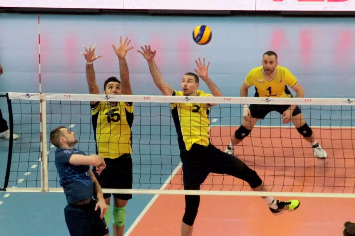 Halkbank, Fenerbahçe'ye Acımadı