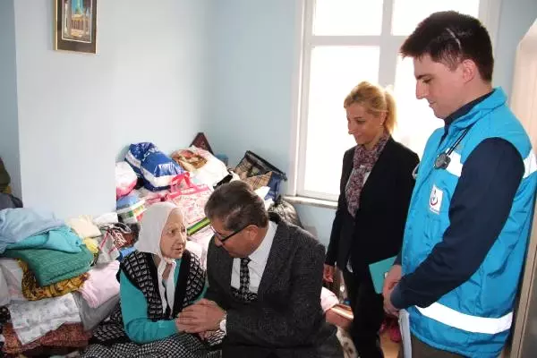 Kaymakamdan Evlerinde Sağlık Hizmeti Alan Yaşlılara Ziyaret Haberler