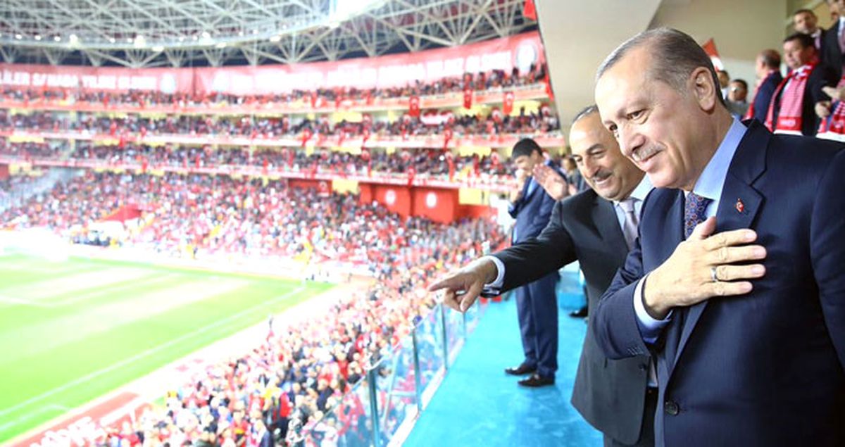 Mevlüt Çavuşoğlu Twitter'dan Paylaştı: Erdoğan'a Sevgi Gösterisi