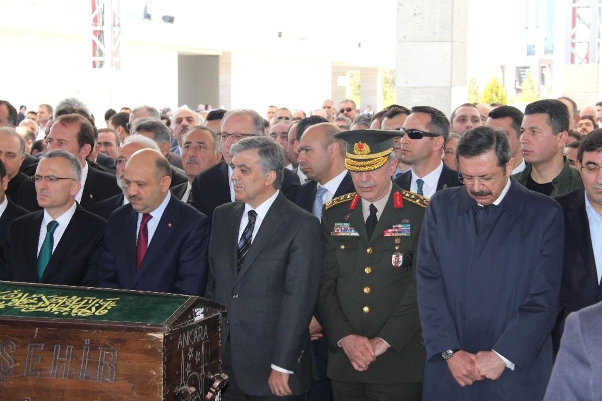 TOBB Başkanı Hisarcıklıoğlu'nun Annesi Son Yolculuğuna Uğurlandı