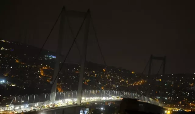 İstanbul'un Anıtsal Yapıları Dünya Saati Etkinliğinde Karanlığa Büründü