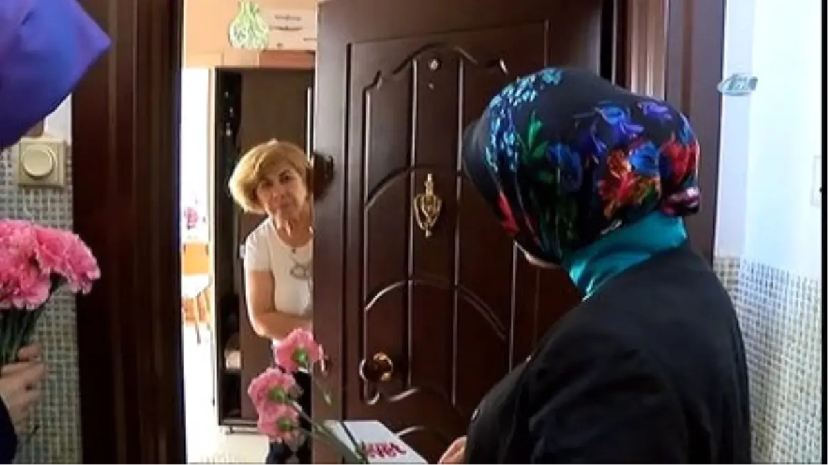Kapı Kapı Dolaşıp Yeni Anayasayı Anlattı