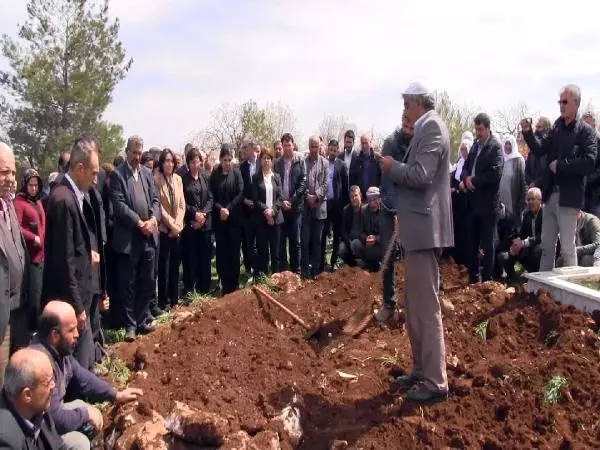 Abdullah Öcalan'ın Ablası Kalp Krizinden Öldü (2) Abdullah Öcalan'ın Ablası Kalp Krizinden Öldü (2)