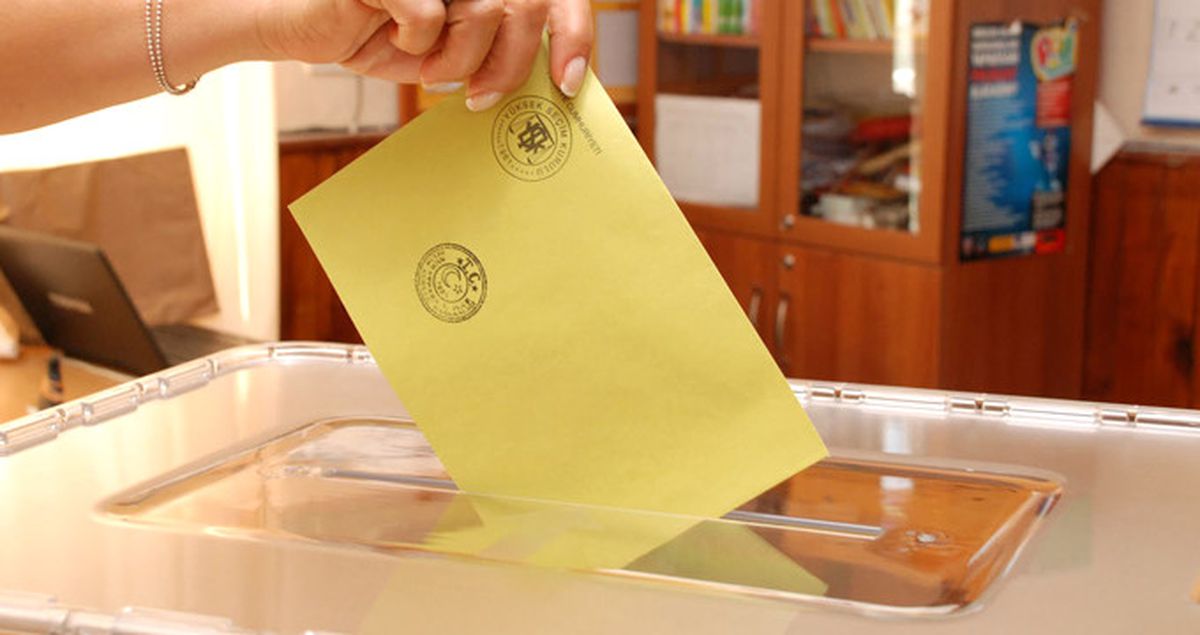 Adil Gür'den Çarpıcı Referandum Tespiti: Erdoğan İçin 'Evet' Diyenlerin Oranı Artıyor