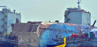 Güney Kore'de Sewol Feribotu Denizin Dibinden Gün Yüzüne Çıkartıldı