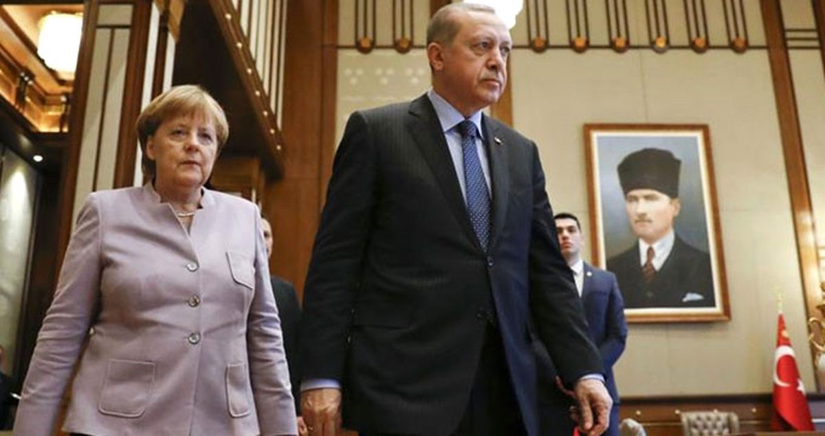 Almanya, MİT'in FETÖ'cülerle İlgili Verdiği Listedeki Türkleri Uyarmış
