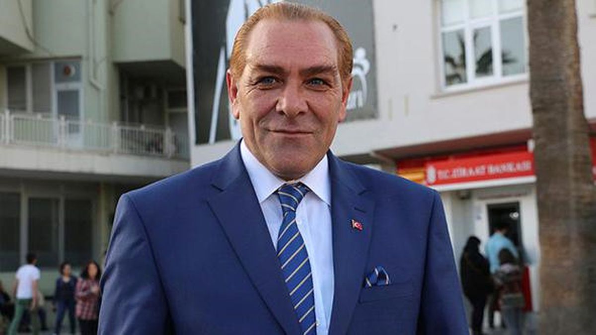 Atatürk'e Benzeyen Sanatçı Göksel Kaya Gözaltına Alındı