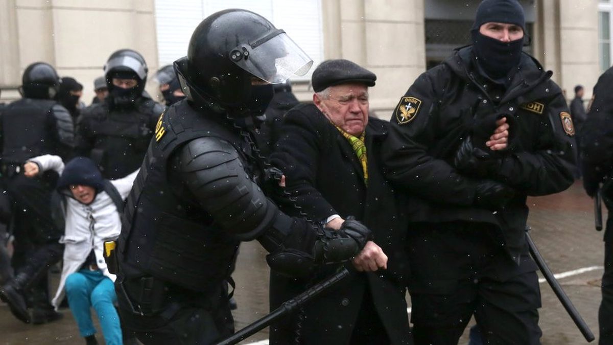 Belarus'ta Hükümetin Vergi Kararı İnsanları Sokaklara Döktü