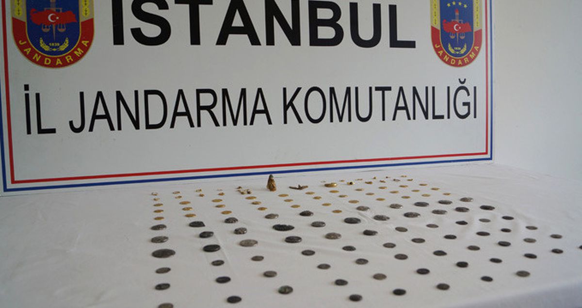 121 Adet Tarihi Eseri Piyasaya Sürmeye Çalışan Zanlılar Suçüstü Yakalandı