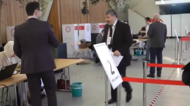 Nürnberg'de Ilk Oyu Başkonsolos Kül Kullandı Nürnberg'de Ilk Oyu Başkonsolos Kül Kullandı