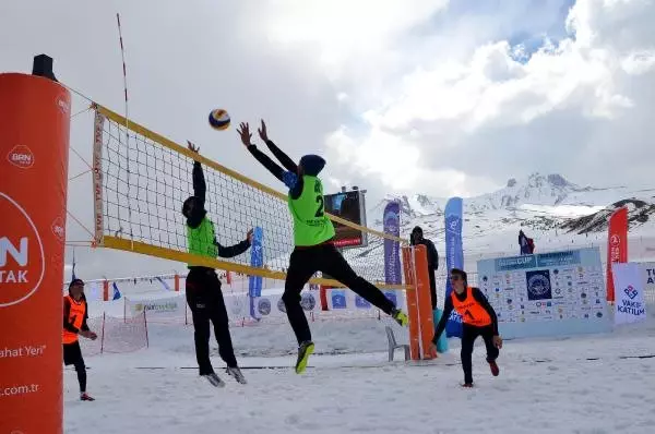 Üniversitelerarası Kar Voleybolu Kupası, Erciyes'te Yapıldı Üniversitelerarası Kar Voleybolu Kupası, Erciyes'te Yapıldı