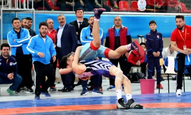 Yıldızlar Grekoromen ve Serbest Güreş Türkiye Şampiyonaları Sona Erdi Yıldızlar Grekoromen ve Serbest Güreş Türkiye Şampiyonaları Sona Erdi