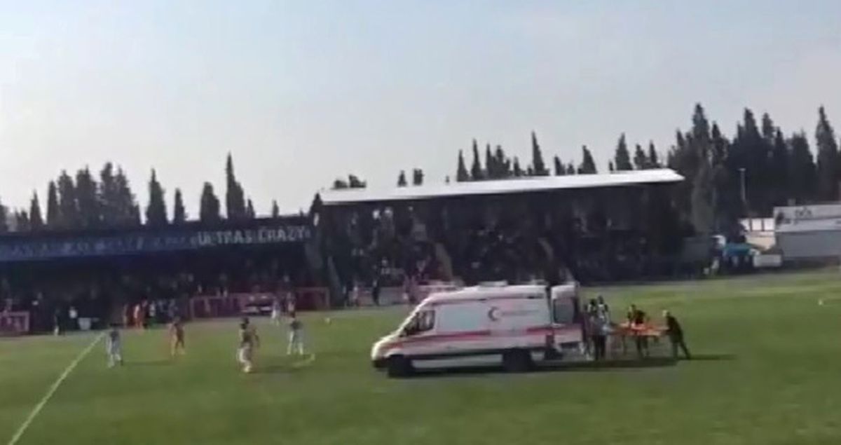 Dili Boğazına Kaçan Futbolcuyu Rakip Takım Masörü Kurtardı