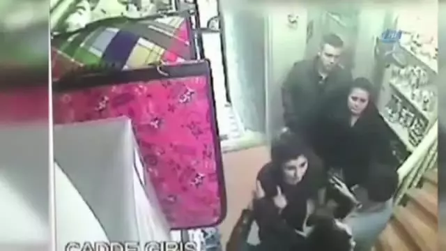 Eski Milli Futbolcunun Eşinden Kadına Şiddet