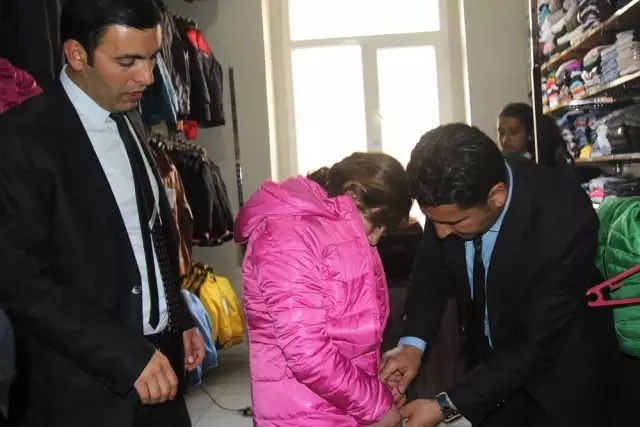İhtiyaç Sahipleri 'Sosyal Market'ten Giydiriliyor