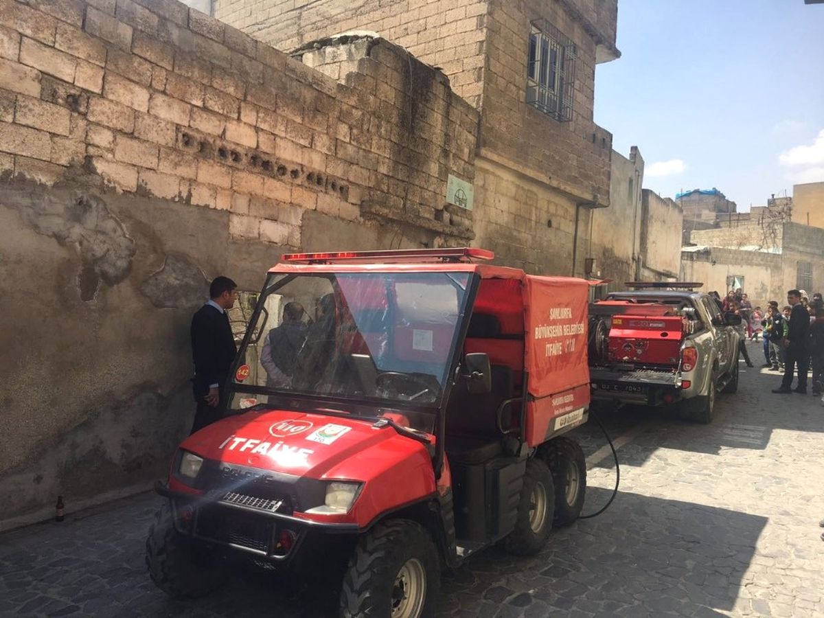 Şanlıurfa'da İtfaiye Araçları Sokağa Giremeyince ATV'ler Devreye Girdi