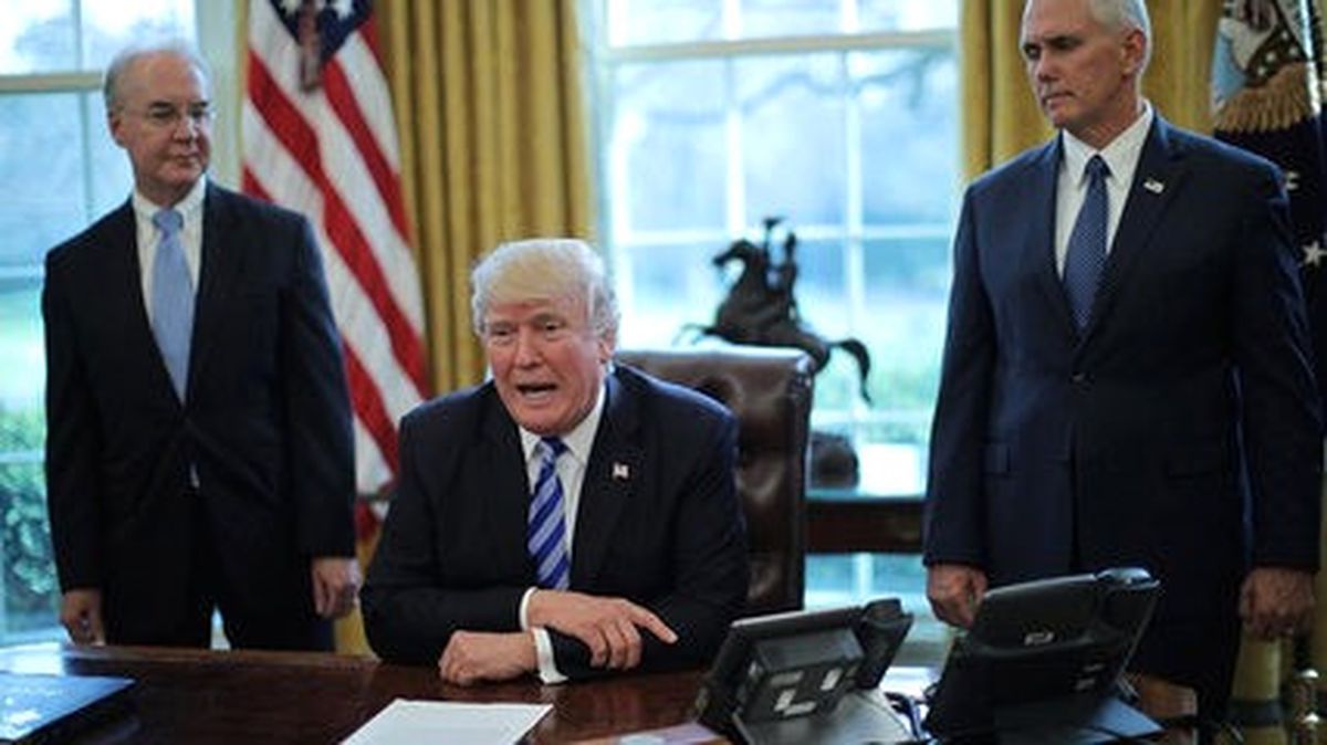 Trump: Yapabileceğimiz En İyi Şey Obamacare'in Kendi Kendine Yok Olmasını Beklemek