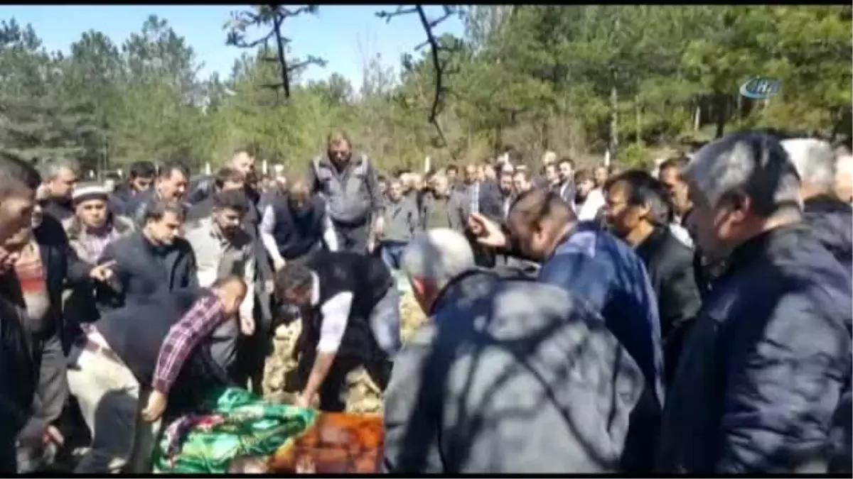 Fransa'da Geçirdikleri Kazada Ölen Çift, Kastamonu'da Toprağa Verildi