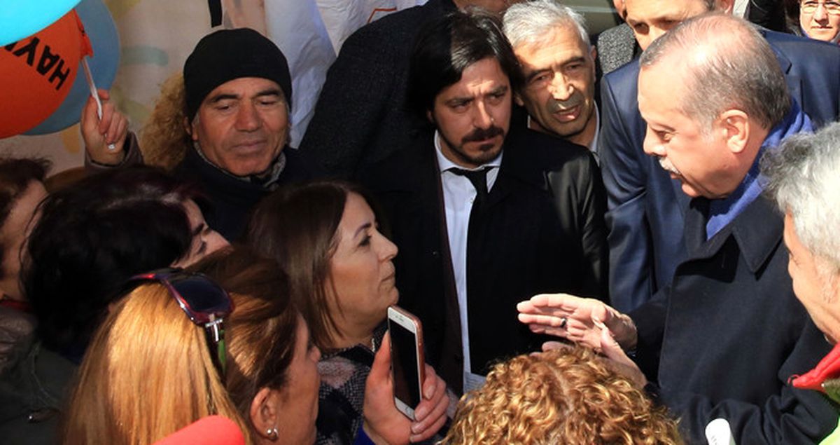 'Hayır' Çadırından Yeni Görüntü! Erdoğan'a 'Neyi Yapamadınız da Başkan Olmak İstiyorsunuz' Diye Sordular