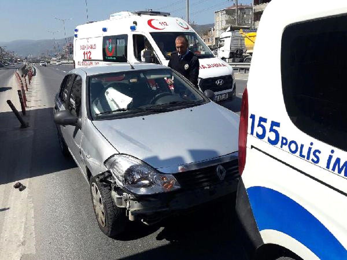 Kaza Yapan Sürücü Polisi Görünce Tamponunu Alıp Kaçtı