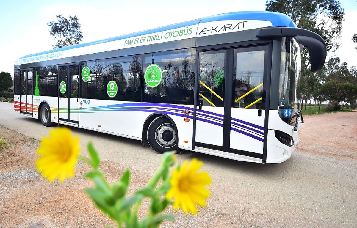 Türkiye'nin İlk Tam Elektrikli Otobüsleri, İzmir'de Hizmete Giriyor