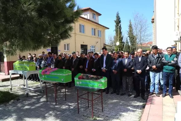 Yanarak Ölen 3 Afgan Kardeş Toprağa Verildi