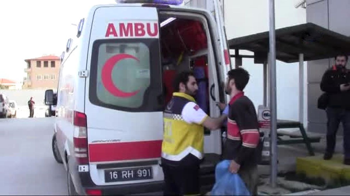 Anneannesi Vurulan Genç, Ambulansın Arkasına Alınmayınca Olay Çıkardı