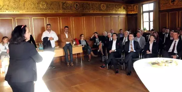 Ayşe Bıyık'a Almanya Liyakat Madalyası Verildi Ayşe Bıyık'a Almanya Liyakat Madalyası Verildi