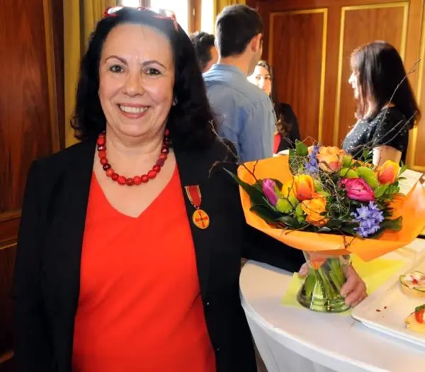 Ayşe Bıyık'a Almanya Liyakat Madalyası Verildi Ayşe Bıyık'a Almanya Liyakat Madalyası Verildi