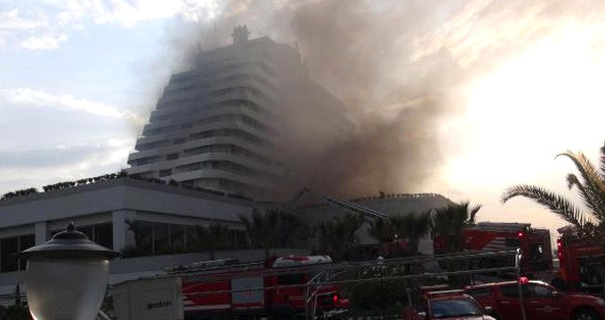 İzmir'deki Beş Yıldızlı Otelde Korkutan Yangın!