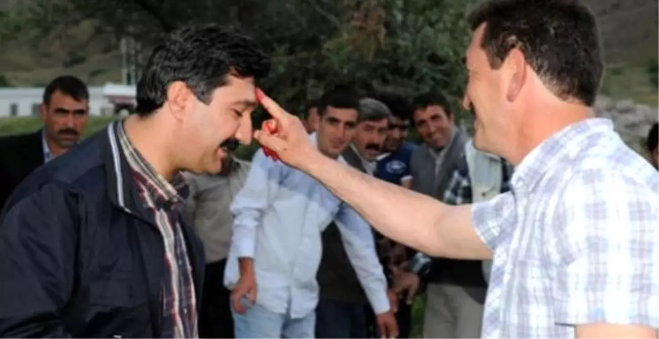 Kurbanın Kanını Alnının Ortasına Sürmek Batıl İnanç Mıdır?