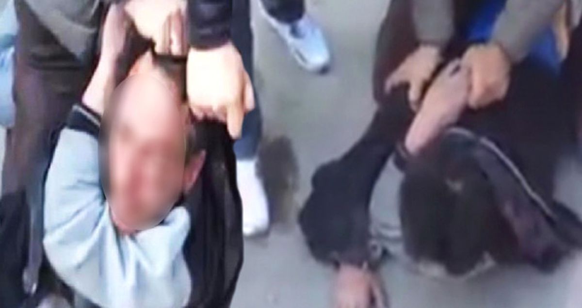 Kız Öğrencileri Taciz Eden Adamı Gören Vatandaşlardan Meydan Dayağı