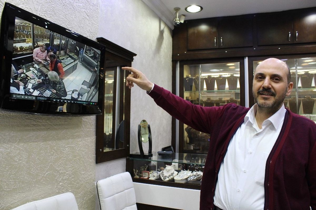 İzmirli Kuyumcu, Eksik Ödeme Yaptığı Müşterisini 17 Gündür Arıyor