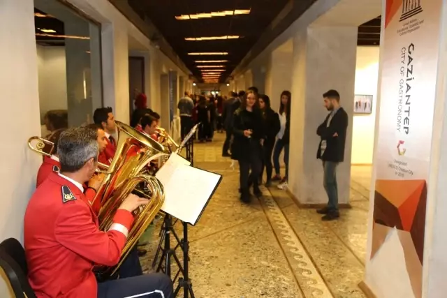 10.durak Anadolu'ya Yolculuk Sergisi Açıldı