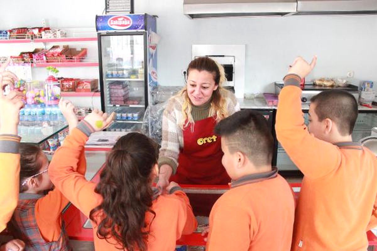 Atanamayan Öğretmen, Öğrenci Özlemini Okulda Kantin İşleterek Gideriyor