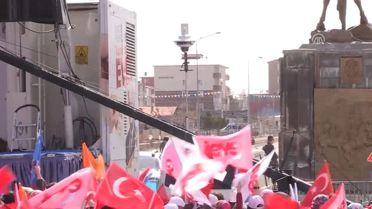 Başbakan Yıldırım'ın Mitingini, Agit Seçim Gözlemcileri de Izledi
