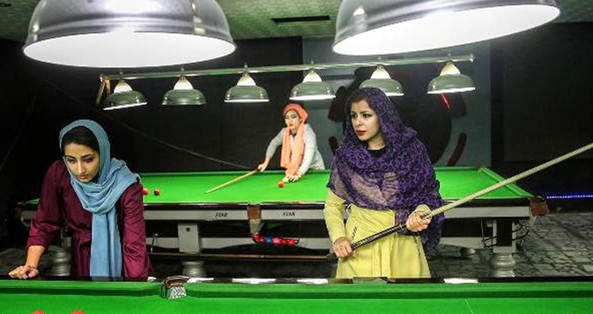 İran'da Kadın Bilardo Takımına Kıyafet Cezası! Tüm Müsabakalardan Men Edildiler