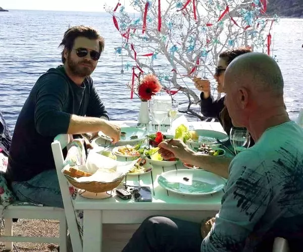 Kıvanç Tatlıtuğ ve Eşi Tatil Sezonunu Bodrum'da Açtı Kıvanç Tatlıtuğ ve Eşi Tatil Sezonunu Bodrum'da Açtı