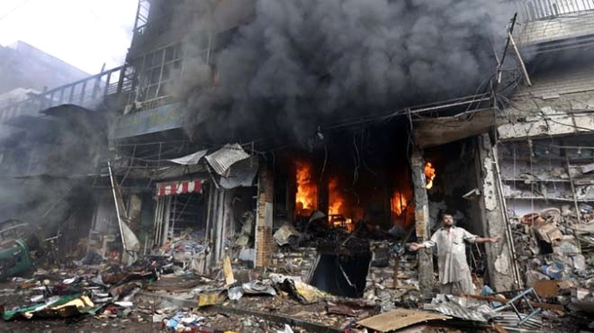 Pakistan'da İntihar Saldırısı: 13 Ölü, 40 Yaralı