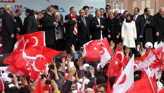 Başbakan Yıldırım: 'Terörün Efendilerinin Kandil'ini Mutlaka Söndüreceğiz' Başbakan Yıldırım: 'Terörün Efendilerinin Kandil'ini Mutlaka Söndüreceğiz'