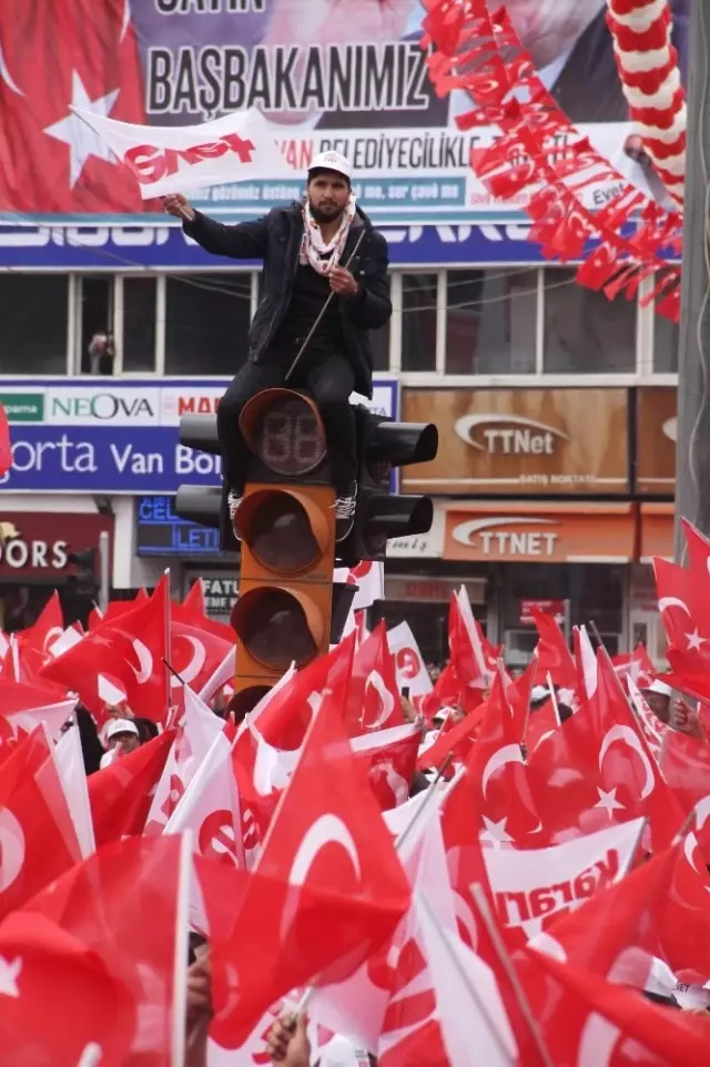 Başbakan Yıldırım: 'Terörün Efendilerinin Kandil'ini Mutlaka Söndüreceğiz' Başbakan Yıldırım: 'Terörün Efendilerinin Kandil'ini Mutlaka Söndüreceğiz'