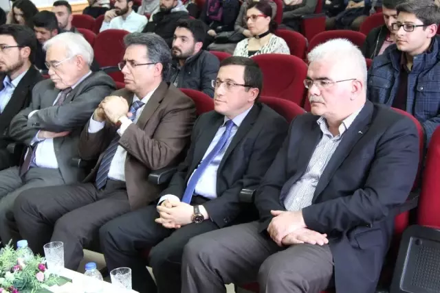 Yeni Anayasa Değişikliği ve Gençlik' Paneli Düzenlendi Yeni Anayasa Değişikliği ve Gençlik' Paneli Düzenlendi